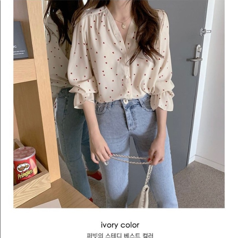 Cute And Cozy Korean Style Heart Patterned Blouse